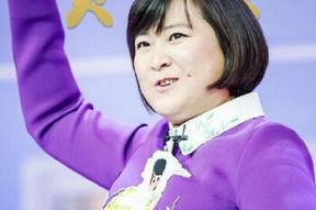 娱乐吃瓜酱问妈妈,孝顺儿子与时尚妈妈甜蜜互动