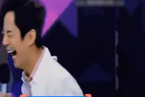 娱乐吃瓜少男,年轻艺人吃瓜事件频发，引发公众对青少年价值观的思考