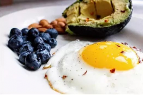 娱乐圈吃瓜酱荷包蛋,荷包蛋事件引发热议，吃瓜群众纷纷围观！